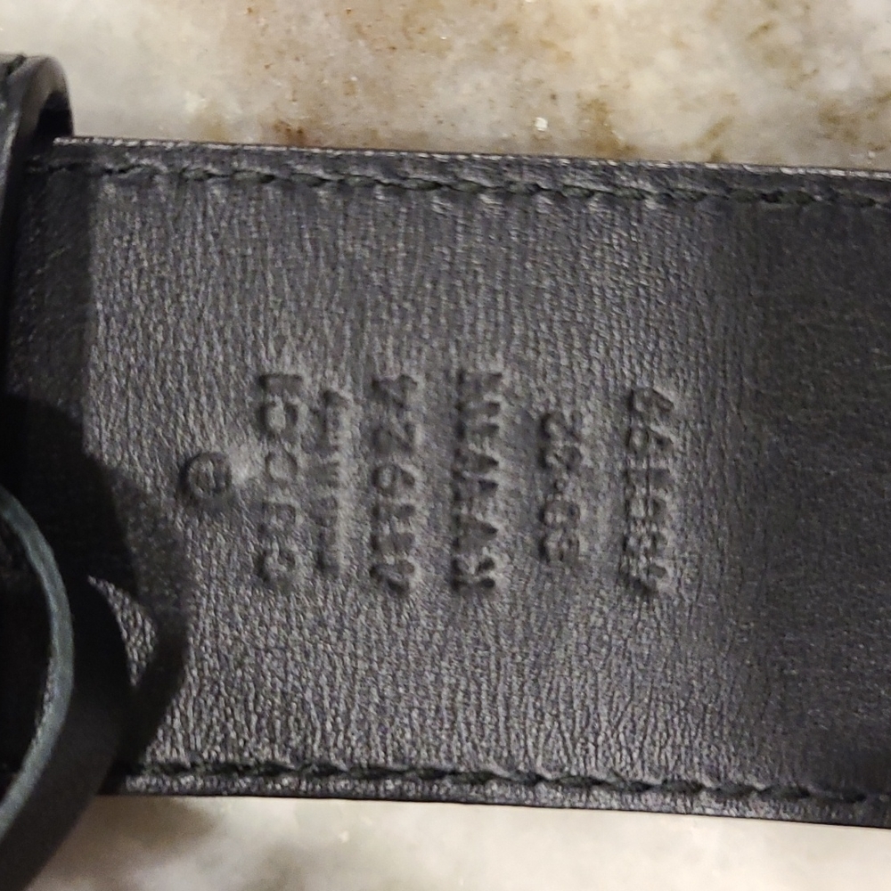 Gucci Black and Tan Belt with Silver Logo Buckle - Picture 3 of 9